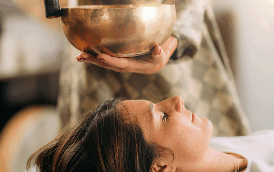 Meditace se zvuky nástrojů a&nbsp;hlasu